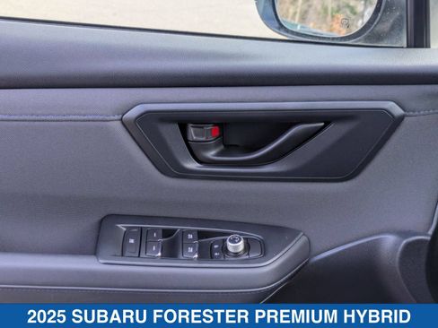 Used 2025 Subaru Forester Premium AWD/4WD image 13