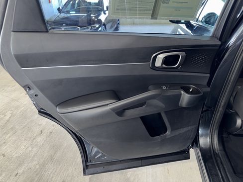 Used 2023 Kia Sorento LX image 16