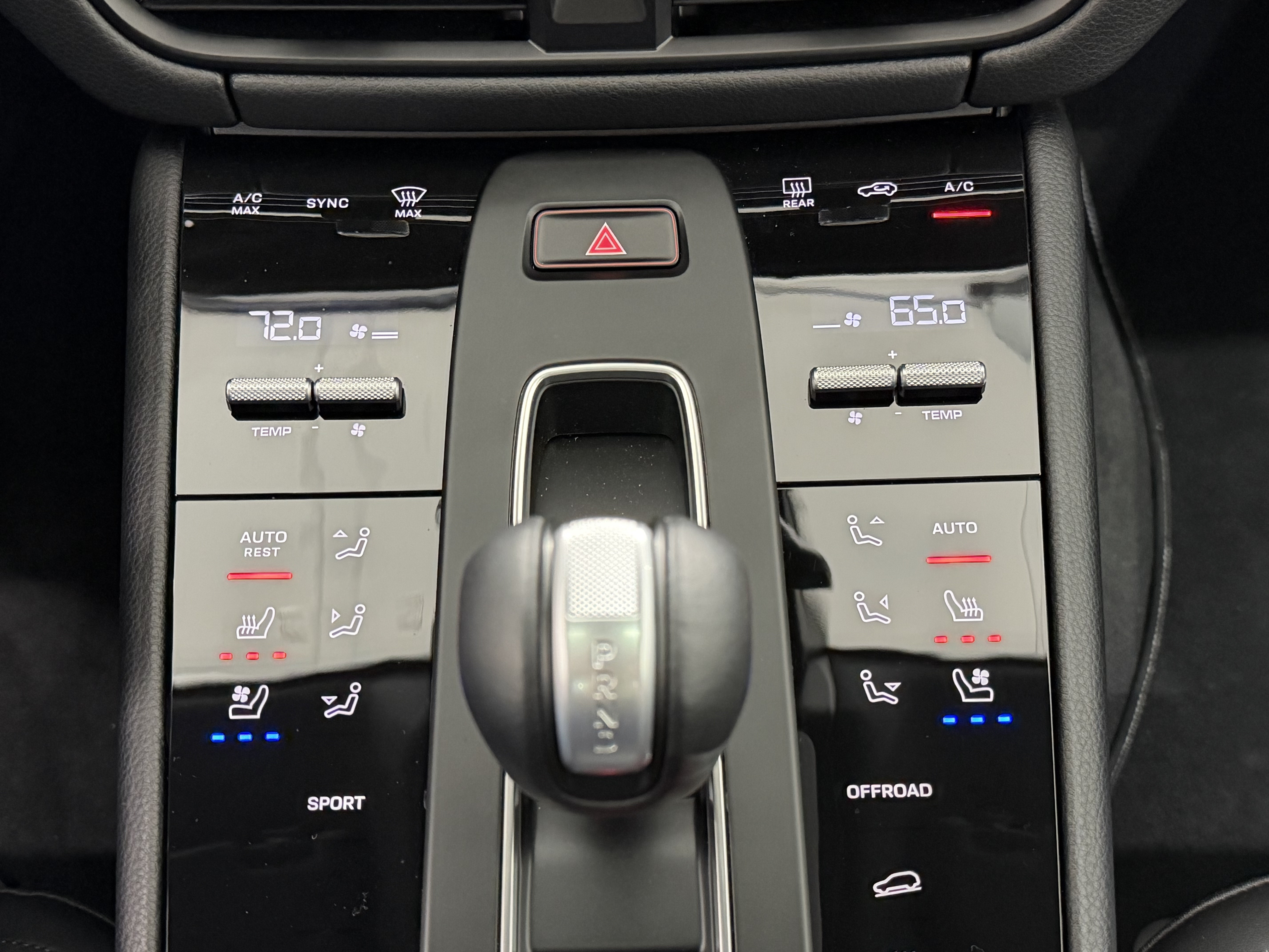Used 2025 Porsche Macan AWD/4WD image 38