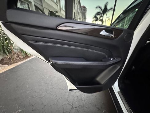 Used 2015 Mercedes-Benz ML 350 4MATIC w/ Premium 1 Package image 30