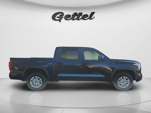 Used 2022 Toyota Tundra SR5 w/ SR5 Convenience Package AWD/4WD image 7