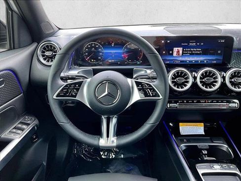 Used 2026 Mercedes-Benz GLB 250 image 18