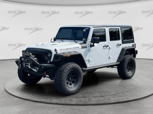 Used 2015 Jeep Wrangler Unlimited Rubicon AWD/4WD image 3