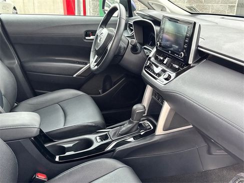 Certified 2022 Toyota Corolla Cross XLE image 13