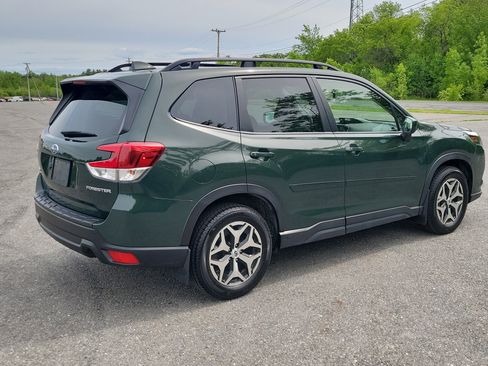 Used 2023 Subaru Forester Premium AWD/4WD image 5