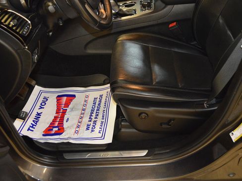 Used 2019 Jeep Grand Cherokee Overland image 15