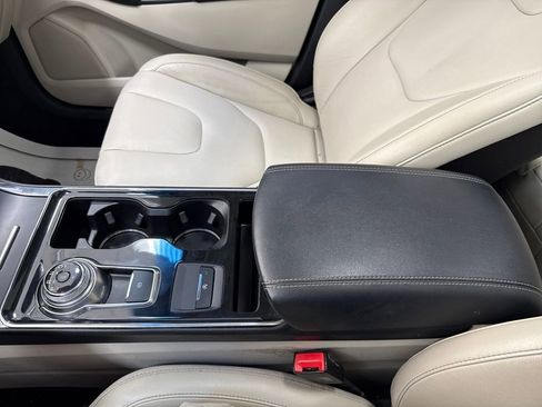 Used 2019 Ford Edge Titanium image 33