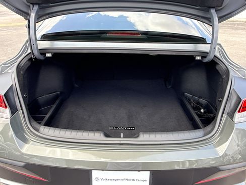 Used 2025 Hyundai Elantra Limited FWD image 11