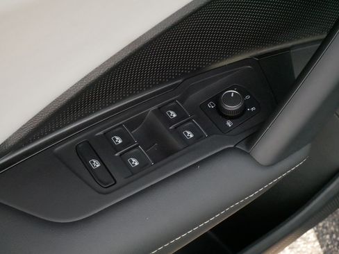 Certified 2025 Volkswagen Tiguan SEL R-Line AWD/4WD image 19