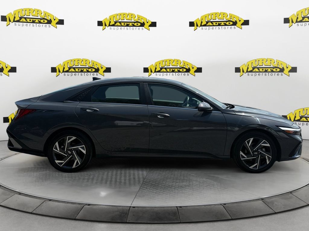 Used 2025 Hyundai Elantra SEL FWD image 6