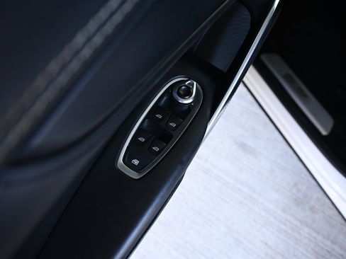 Used 2021 Aston Martin DBX image 13