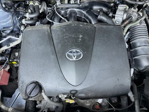 Used 2021 Toyota Highlander XLE image 39