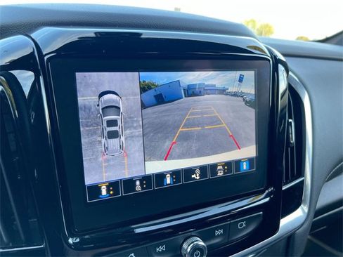 Used 2023 Chevrolet Traverse LT w/ Rear Camera Mirror Package image 14