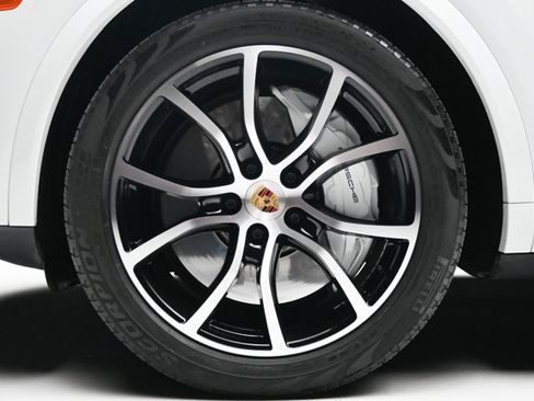 Used 2019 Porsche Cayenne Turbo w/ Premium Plus Package image 36