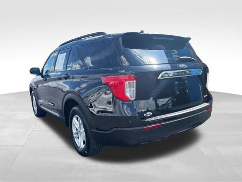 Used 2023 Ford Explorer XLT AWD/4WD image 3