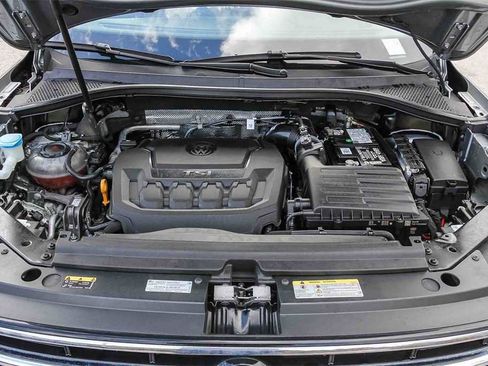 Used 2022 Volkswagen Tiguan SE w/ Panoramic Sunroof Package image 27