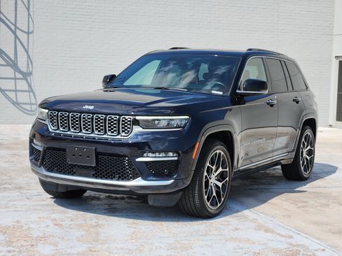 Used 2024 Jeep Grand Cherokee Summit AWD/4WD image 4