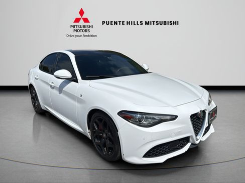 Used 2022 Alfa Romeo Giulia Ti RWD image 3