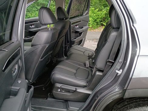 Used 2025 Honda Pilot EX-L image 13