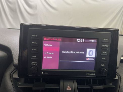 Used 2021 Toyota RAV4 LE AWD/4WD image 16