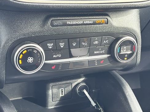 Used 2020 Ford Escape SE image 28