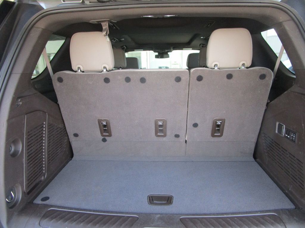 Used 2023 Chevrolet Tahoe LT w/ Luxury Package RWD image 17