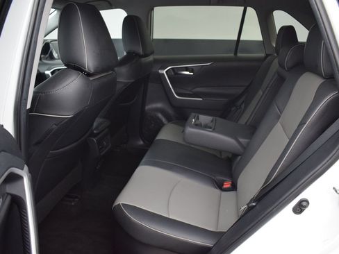 Used 2020 Toyota RAV4 XLE w/ XLE Grade Weather Package AWD/4WD image 12