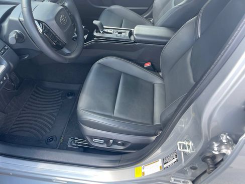 Used 2025 Toyota Prius XLE FWD image 22