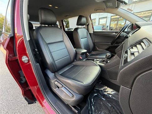 Used 2018 Volkswagen Tiguan SE AWD/4WD image 31