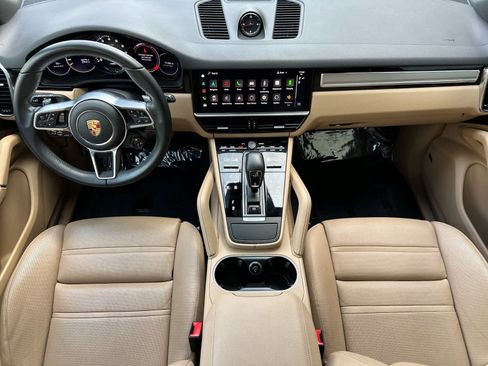 Certified 2023 Porsche Cayenne AWD/4WD image 6