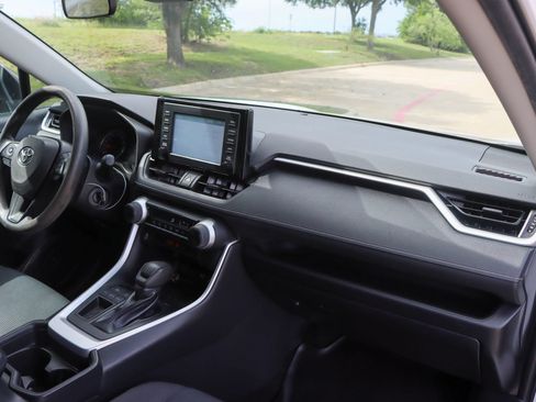 Used 2019 Toyota RAV4 LE FWD image 22