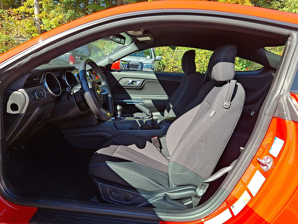 Used 2022 Ford Mustang GT w/ GT Performance Package RWD image 17