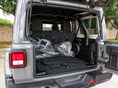 Used 2022 Jeep Wrangler Unlimited Sahara AWD/4WD image 63
