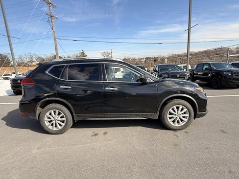 Certified 2019 Nissan Rogue SV image 4