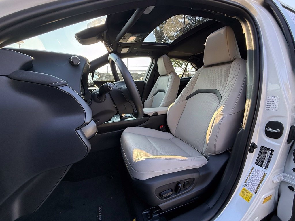Certified 2025 Lexus UX 300h AWD w/ Accessory Package (Z1) image 22