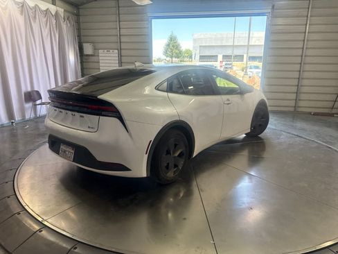 Used 2023 Toyota Prius LE FWD image 4