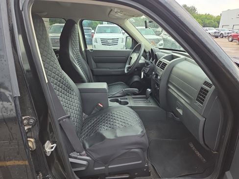 Used 2007 Dodge Nitro SXT RWD image 11