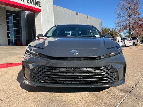 Used 2025 Toyota Camry LE image 4