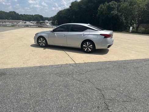 Used 2021 Nissan Altima 2.5 SV FWD image 15