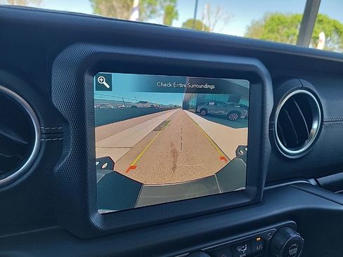 Used 2020 Jeep Gladiator Overland image 34