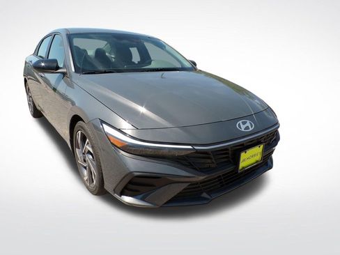 Used 2025 Hyundai Elantra Sport FWD image 9