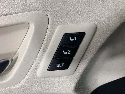 Used 2024 Toyota Sienna Platinum image 20