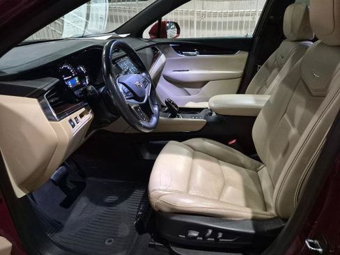 Used 2018 Cadillac XT5 Luxury w/ Driver Awareness Package AWD/4WD image 16