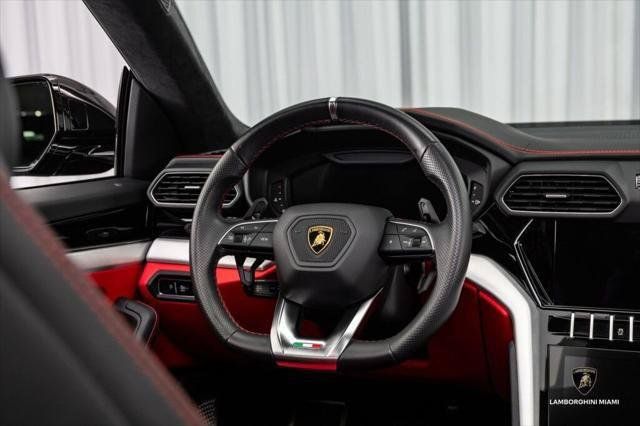 Used 2021 Lamborghini Urus AWD/4WD image 31