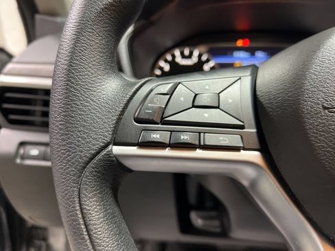Used 2025 Nissan Altima 2.5 SV FWD image 21