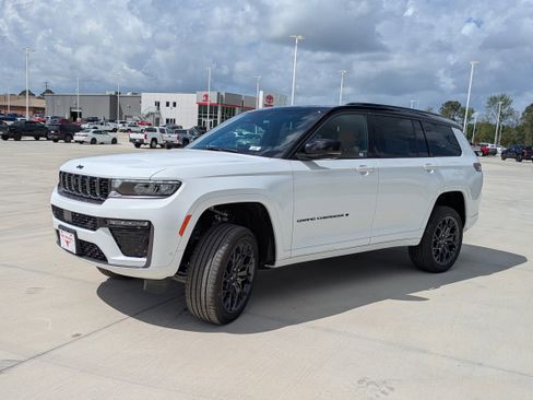 New 2026 Jeep Grand Cherokee L Summit AWD/4WD image 3