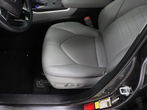 Used 2021 Toyota Highlander XLE FWD image 15