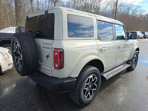 Used 2025 Ford Bronco Outer Banks image 3