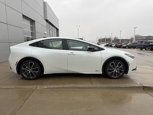 Used 2023 Toyota Prius Limited image 4