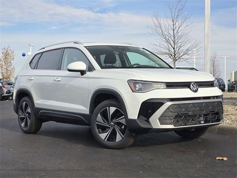 New 2026 Volkswagen Taos SE AWD/4WD image 2